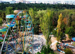 «Отстегнулась и шагнула вниз»: очевидец поделился подробностями инцидента в парке на Ботанике