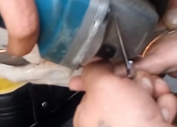 В Бельцах спасателям пришлось извлекать палец подростка, застрявший в кольце ножниц