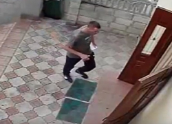 Таксист в сговоре с пассажирами ограбил женщину по дороге в Яловены