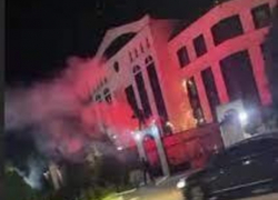 Суд оштрафовал на 1213 евро мужчину, устроившего «салют» у российского посольства в Кишиневе