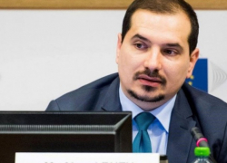 Министр Бузу «не знает точно», какую зарплату получает