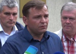 Сразу 13 членов ППДП, недовольных «политической грязью и подковерными играми», покинули партию