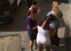 Задержание проституток на улице Каля Басарабией сняли на видео 