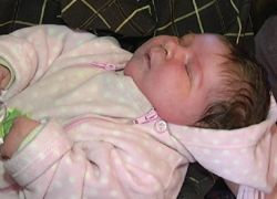 Гиганта с весом вдвое больше обычных младенцев родила украинка