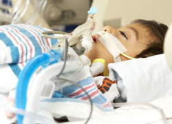 Ребенок оказался в коме после того, как его сбил автомобиль в Каларашском районе