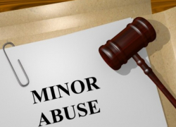 40-летний мужчина насиловал 3-летнюю дочь своей сожительницы - его посадили на 25 лет