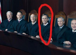 Чем известен судья из США, который будет проверять молдавских судей