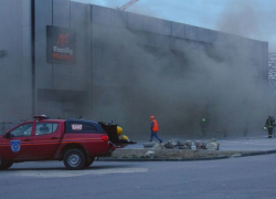 Несмотря на случившийся пожар, покупатели продолжают приезжать в магазин Family Market в Бельцах 