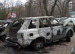 "Их было двое, и они убежали" - свидетели говорят, что сгоревшие на Ботанике автомобили были умышленно подожжены