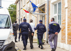 Передачу румынским властям международного преступника показали на видео 