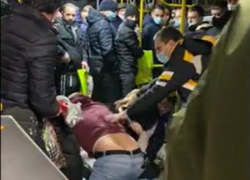 Драка в аэропорту - пьяные пассажиры, прилетевшие из Ирландии, подрались в автобусе 