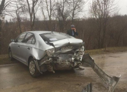 На спуске с Чекан к Рышкановке произошло зрелищное ДТП, одна из машин едва не улетела в лес