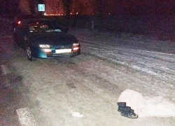 Пьяную 13-летнюю школьницу, отдыхающую на дороге, переехал водитель 