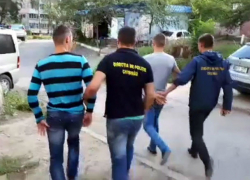 Спецоперация по задержанию столичных уличных грабителей попала на видео