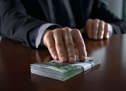 Адвоката из Тараклии задержали в момент получения взятки в 12 000 евро