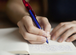 Даже в конкурсе студентка победила на удобную тему: «Почему Молдова должна быть частью ЕС?»