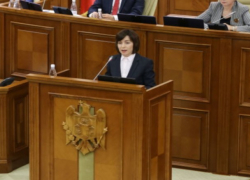 Майя Санду рассказала в парламенте о "недоюстиции" и привлечении денег в страну