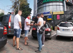 Водитель заявил активисту "СтопХам": Я ваш подписчик, но я бы тебя задавил, урод! 