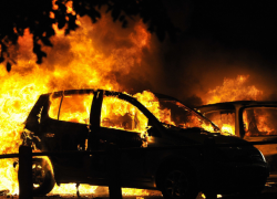 По факту сгоревших на столичных парковках автомобилей открыто уголовное дело