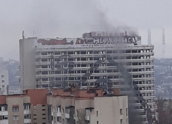 Охваченное огнем здание гостиницы «Националь» попало на видео