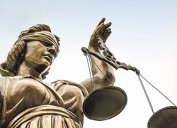 Влияние ради прибыли: Судья и адвокат ответят по закону