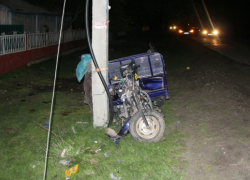 В Унгенах мотоцикл влетел в столб: два человека скончались