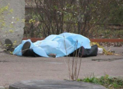 Мужчина оставил религиозную записку и выпал из окна в Тирасполе