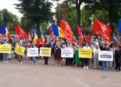 «Правительство – в отставку»: ПСРМ и сторонники протестуют у здания парламента
