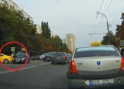 Столкновение двух автомобилей на Рышкановке было заснято на видео