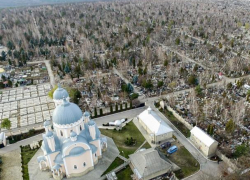 Взятки за места на кладбище в Кишинёве: перед судом предстанут трое чиновников и священник