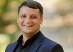 В Кишиневе полицейский умер, упав с электросамоката и пролежав две недели в коме