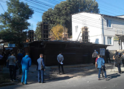 Live! Скандал в центре столицы на очередной незаконной стройке