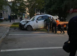 В Унгенах люди чудом избежали гибели после того, как невнимательный таксист спровоцировал ДТП