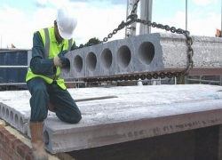 Трагедия в Яловенах: мужчина погиб, упав с девятого этажа строящегося дома 