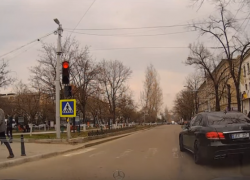 В самом центре Кишинева водитель проехал на красный свет