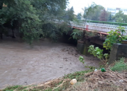 В Тараклии потоп, из-за сильного ливня местная река вышла из берегов