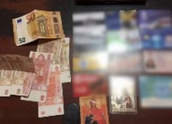 Карманников, вытащивших кошелек из потайного кармана женщины в столичной маршрутке, схватили с поличным