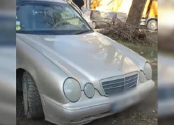 Mercedes полицейского угнал 15-летний подросток - машина найдена