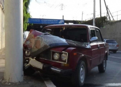 «Жара довела»: машина с 2-летним малышом врезалась в столб в Бендерах