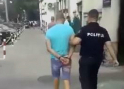 Водитель сбил пешехода в центре Кишинева, доставил его в больницу и скрылся