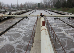 Директор очистных сооружений приходит на работу в состоянии сильного опьянения?