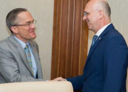 Важный гость из США пообещал Филипу "поддержку демократических реформ"