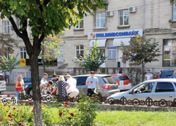 Автомобиль сбил перебегавшего на красный свет мужчину в Кишиневе