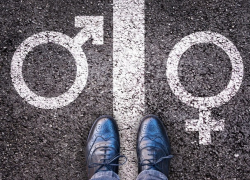 Молодой человек из Молдовы требует официально смены пола