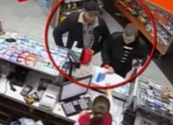 Молодые люди, совершившие преступление на автозаправочной станции Кишинева, попали на видео