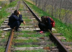 16-летняя девушка хотела броситься под поезд из-за ссоры с родными