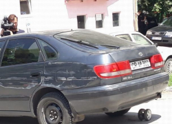 За рулём врезавшегося в остановку авто находился 22-летний парень - стали известны подробности