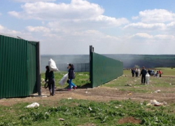 Курьезное ограбление в гагаузском селе - злоумышленники покусились на ограждение мусорного полигона, украдены сотни листов профнастила