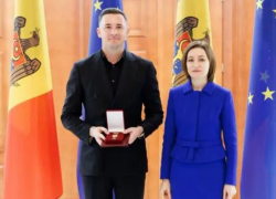 Эмилиан Крецу и Николай Тимофти получили почетные награды из рук Майи Санду