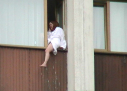 Семейная трагедия в Кишиневе: женщина поссорилась с сыном и выпрыгнула из окна 12-го этажа